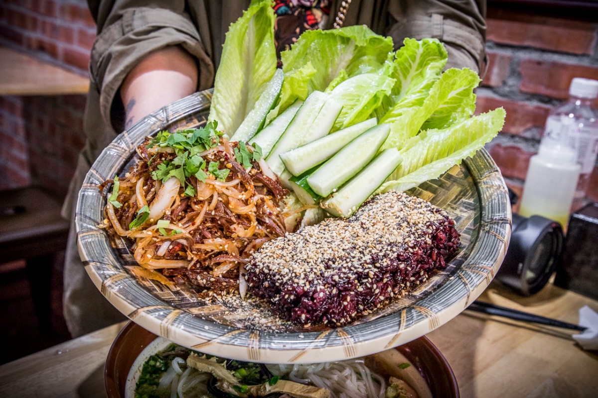 不用買機票！隱藏版「小雲南」聚落在這：神級米干、銷魂破酥包，吃一口秒飛異國