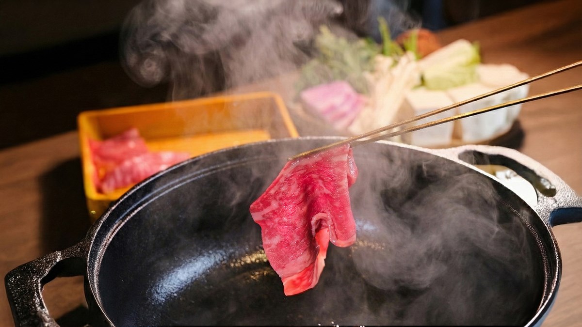 不只MOMO壽喜燒！全新「壽喜燒吃到飽」現切和牛、自助吧、生甜甜圈無限吃