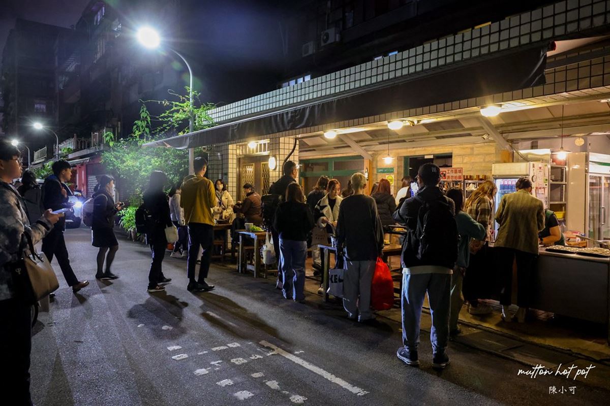 一開店就客滿！「台北最難訂羊肉爐」是這家，濃厚香醇「紅燒羊肉爐」超欠吃