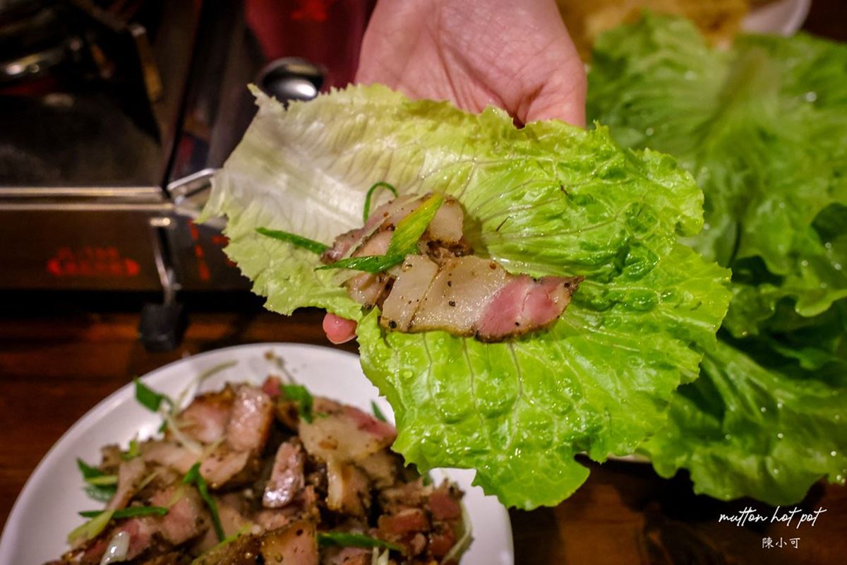 一開店就客滿！「台北最難訂羊肉爐」是這家，濃厚香醇「紅燒羊肉爐」超欠吃