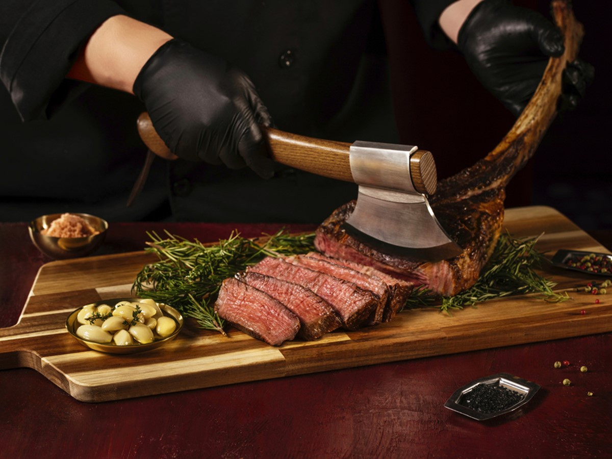 全台最強草莓吃到飽！22道草莓料理無限供應，爐烤豬排、海鮮、甜點通通有