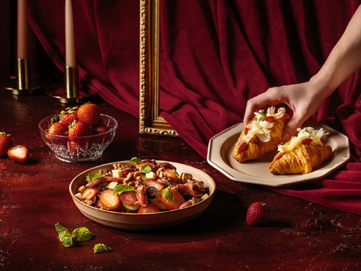 全台最強草莓吃到飽！22道草莓料理無限供應，爐烤豬排、海鮮、甜點通通有