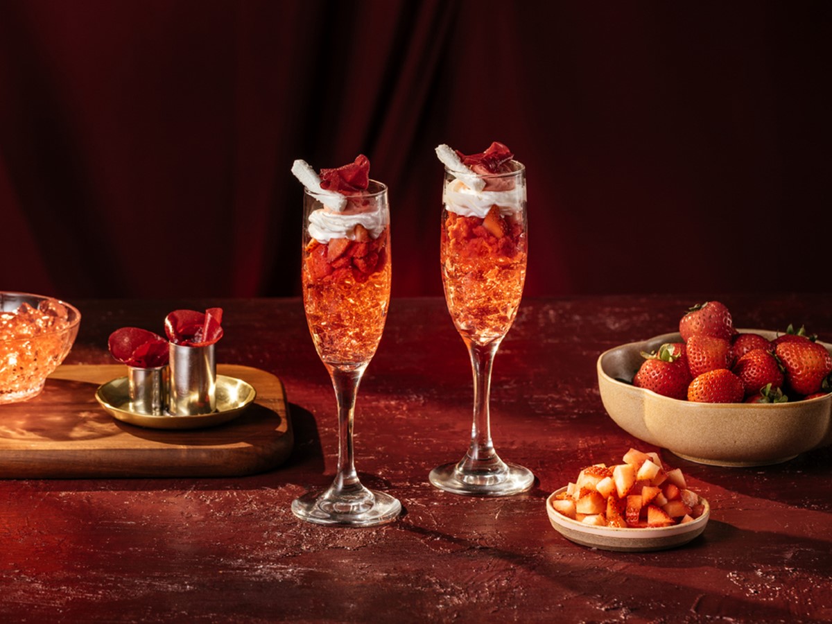 全台最強草莓吃到飽！22道草莓料理無限供應，爐烤豬排、海鮮、甜點通通有