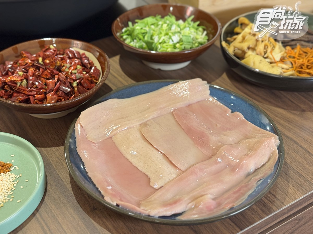 「馮校長老火鍋」首度插旗台北！推薦必點＋優惠搶先看，AI教父黃仁勳也愛