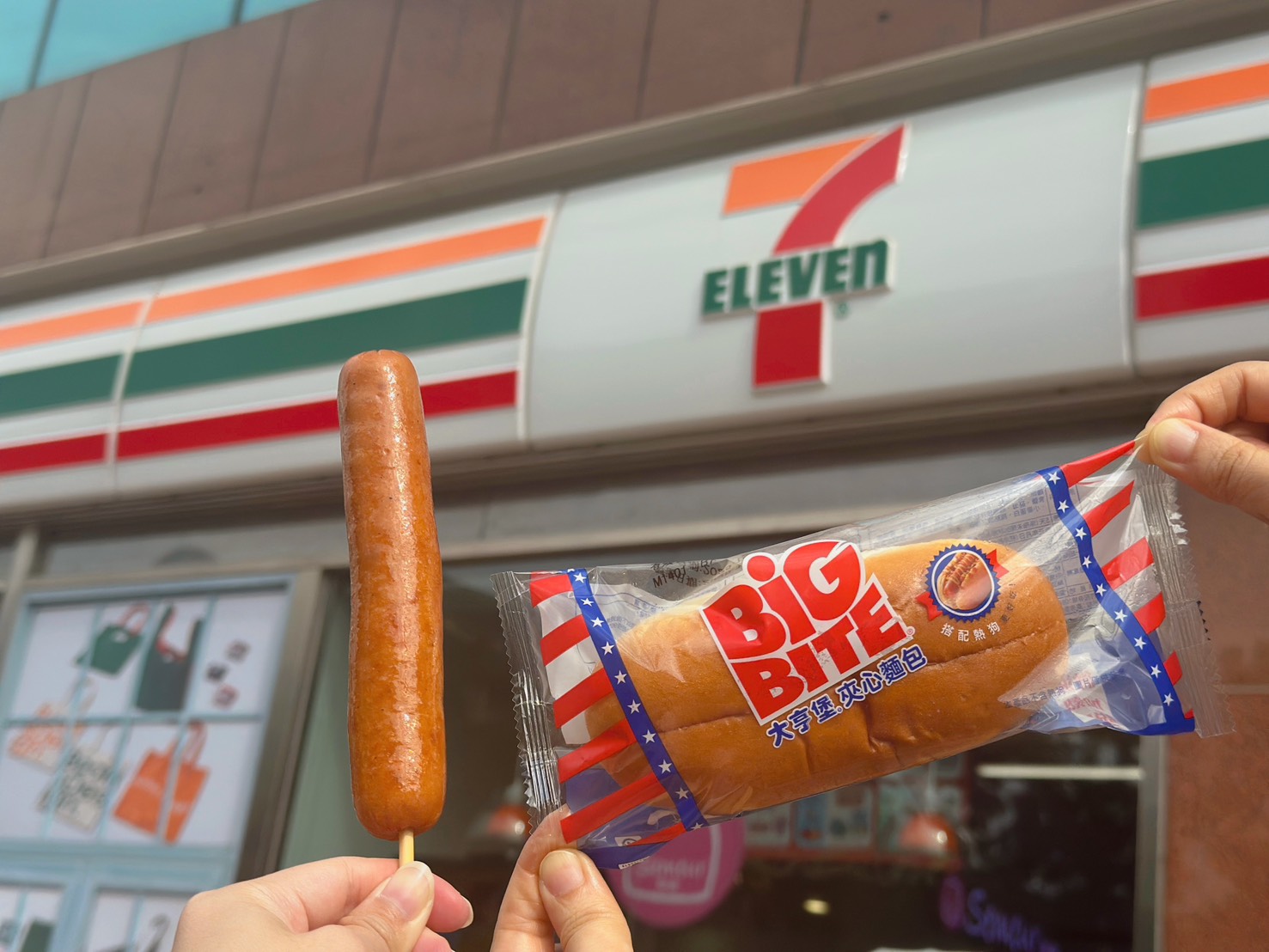 咖啡第２杯５元、奶昔買一送一！４超商聖誕優惠，7-11「平價版星巴克」10元喝