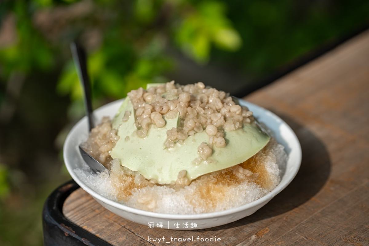 可愛貓咪鳥居這裡拍!新化老街邊吃邊逛,一夾就斷軟骨麵、10元阿婆雞蛋糕 新化老街美食|筱庭杏仁豆腐冰