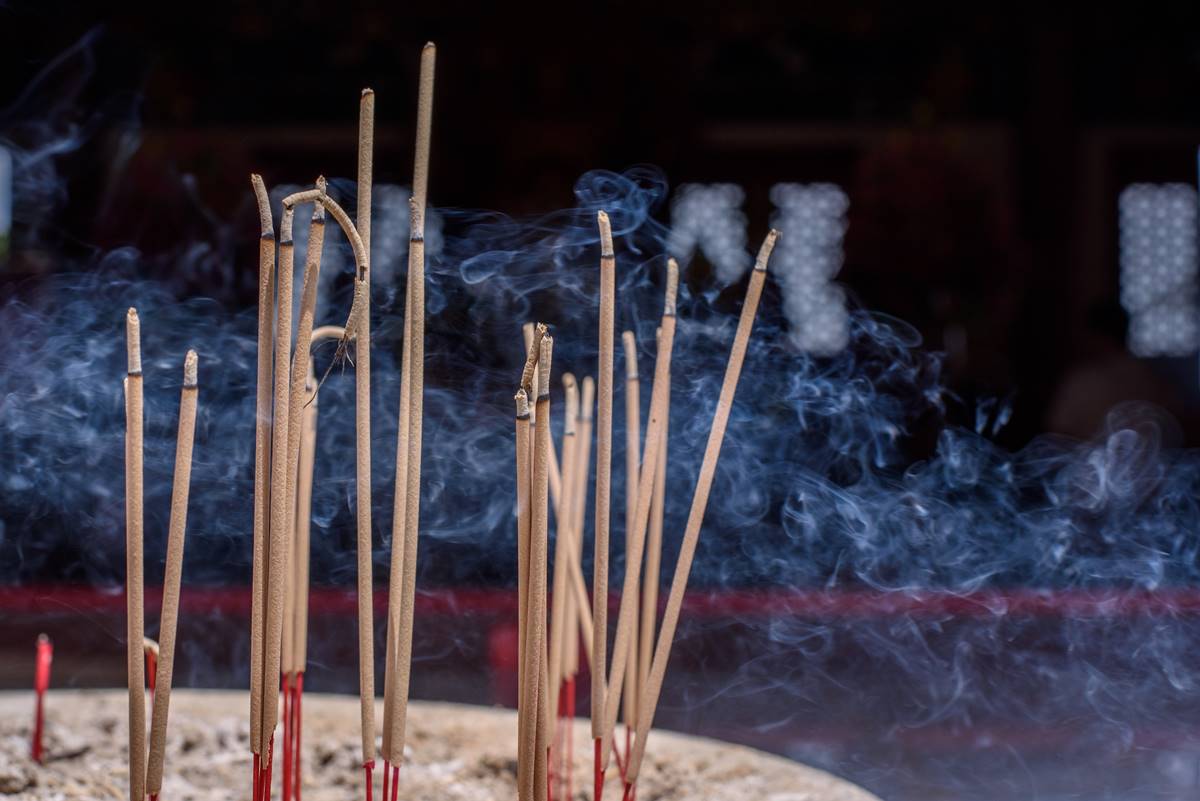 １月12生肖運勢！屬虎者遇貴人帶財來，眾人「這４天」拜拜可旺財、求好運