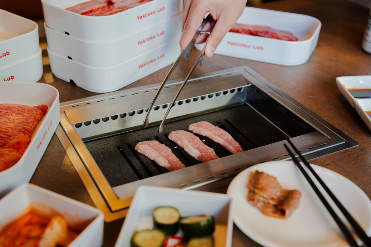 全台首創「超市型燒肉店」！230元起自選和牛、海鮮，單人用餐也無異味爽吃