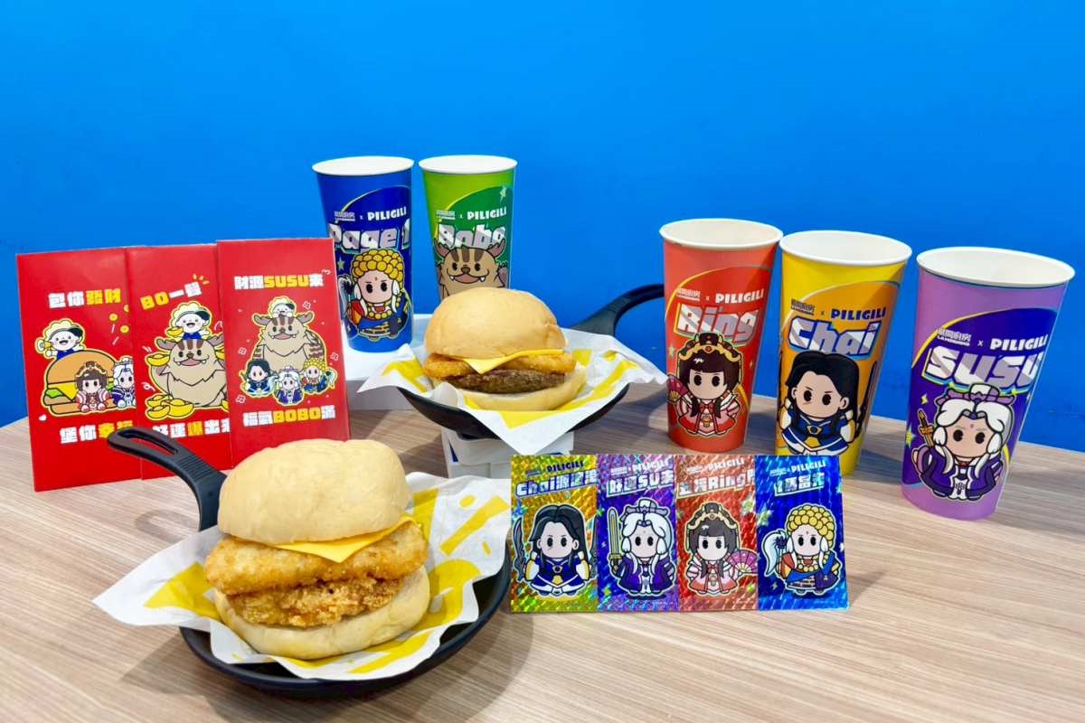 大杯古早奶茶買一送一!晨間廚房推4款「霹靂布袋戲漢堡」,加碼抽手偶娃娃 大杯古早奶茶買一送一!晨間廚房推4款「霹靂布袋戲漢堡」,加碼抽手偶娃娃