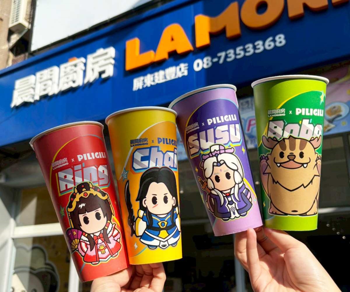 大杯古早奶茶買一送一!晨間廚房推4款「霹靂布袋戲漢堡」,加碼抽手偶娃娃 大杯古早奶茶買一送一!晨間廚房推4款「霹靂布袋戲漢堡」,加碼抽手偶娃娃