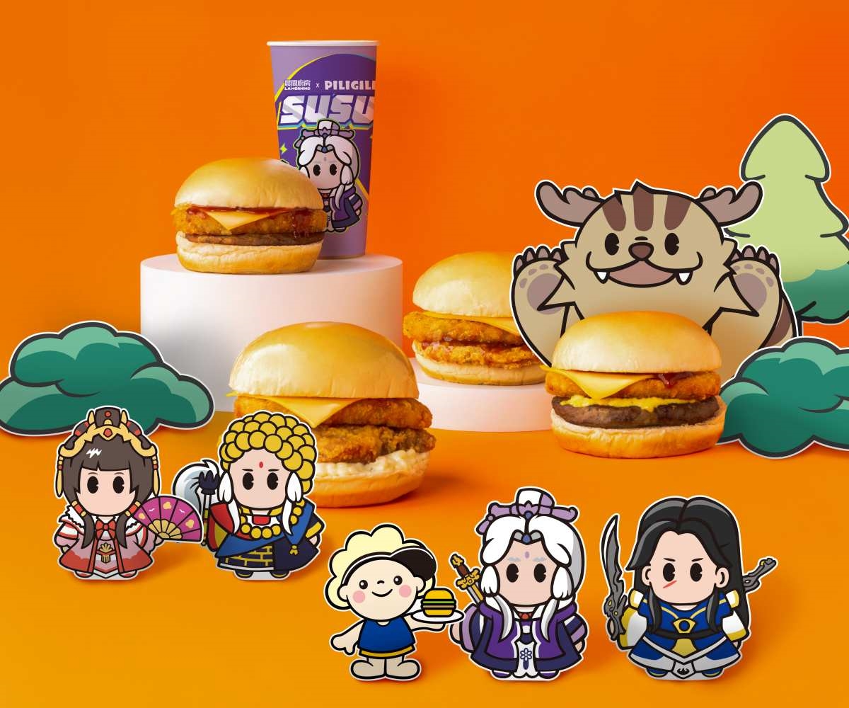 大杯古早奶茶買一送一！晨間廚房推４款「霹靂布袋戲漢堡」，加碼抽手偶娃娃