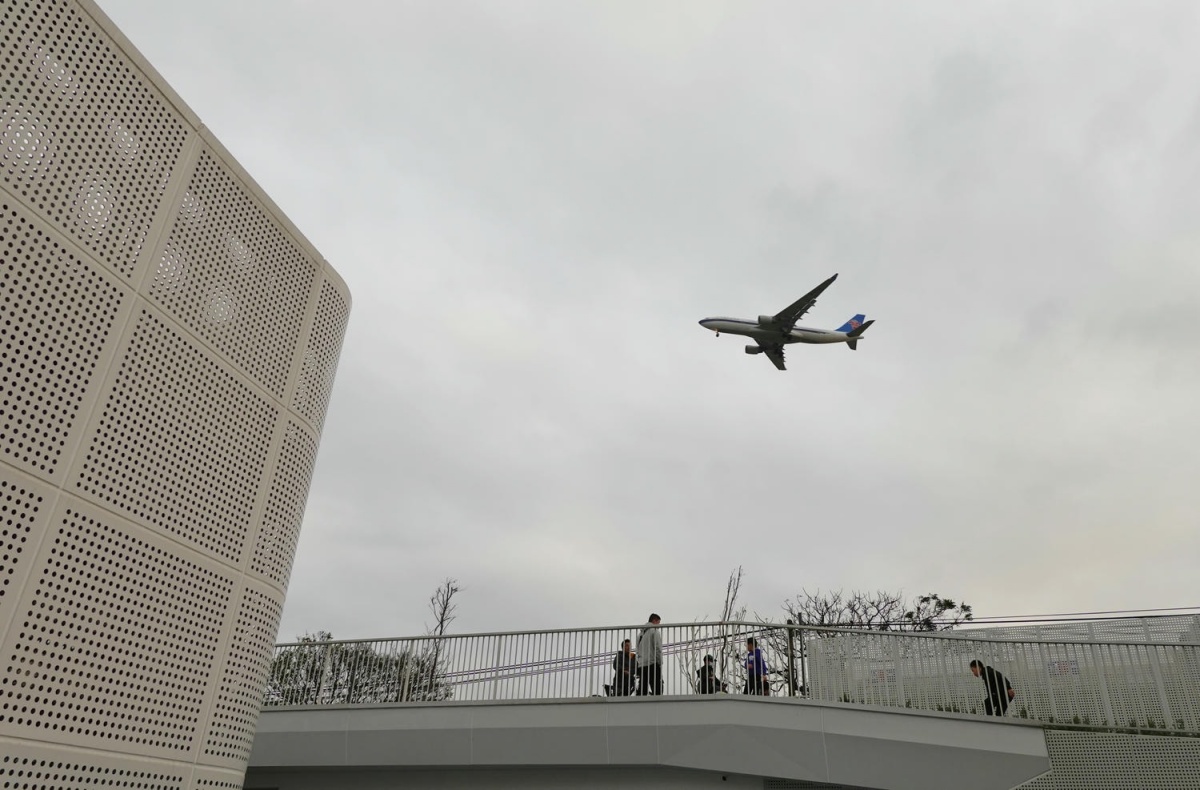 飛機迷快衝！桃園４間「跑道第一排」景觀咖啡，加碼４間「秒飛日本、峇里島」美店