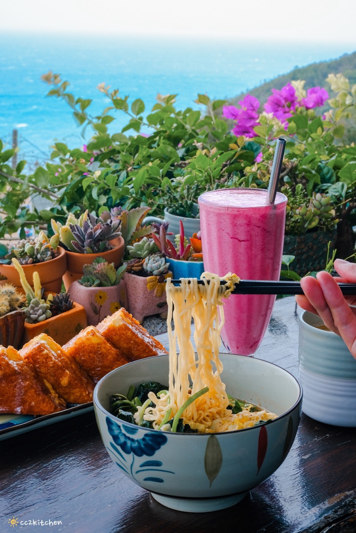 視野完勝多良車站!藏在半山腰的看海秘境,吹海風吃泡麵看太平洋 視野完勝多良車站!藏在半山腰的看海秘境,吹海風吃泡麵看太平洋