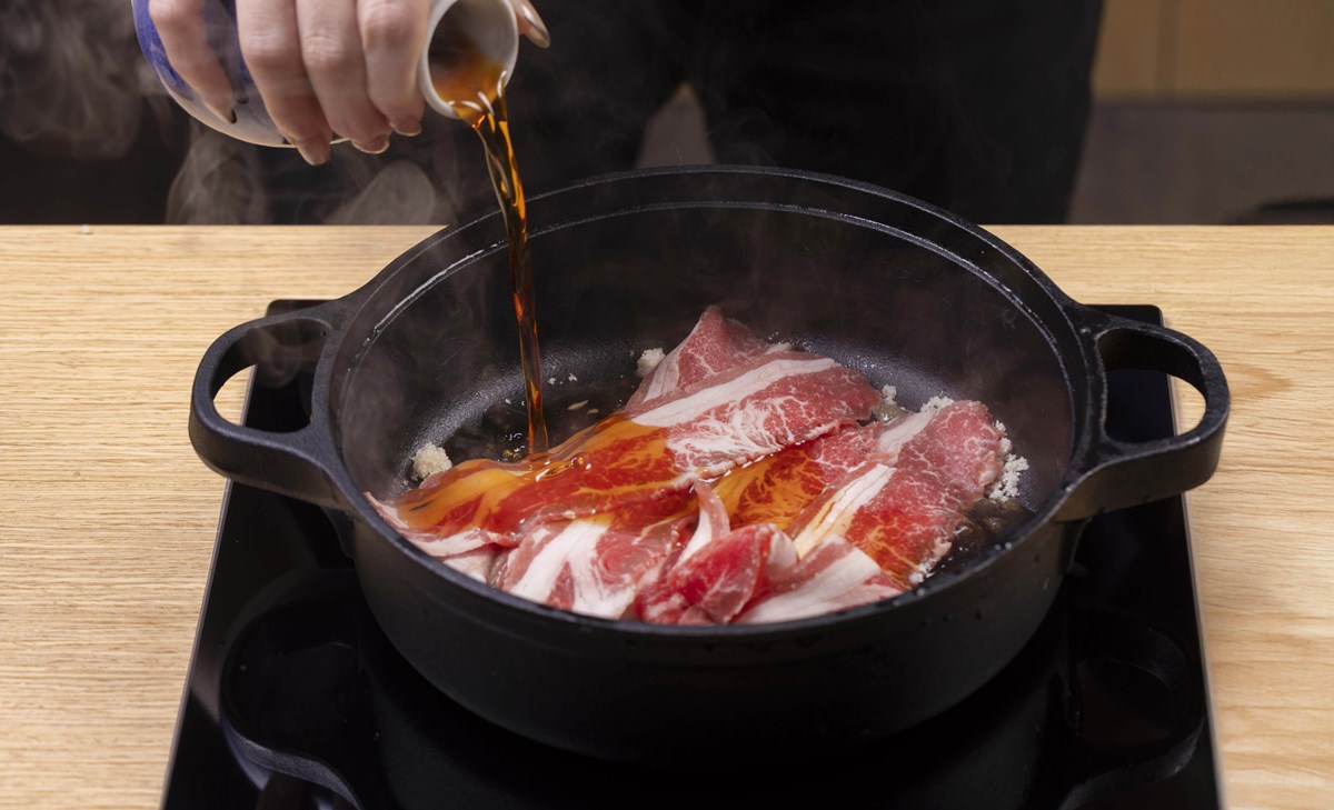 台中最新「日式壽喜燒」開幕！580元爽嗑和牛＋棉花糖鍋，免費送Q嫩松阪豬