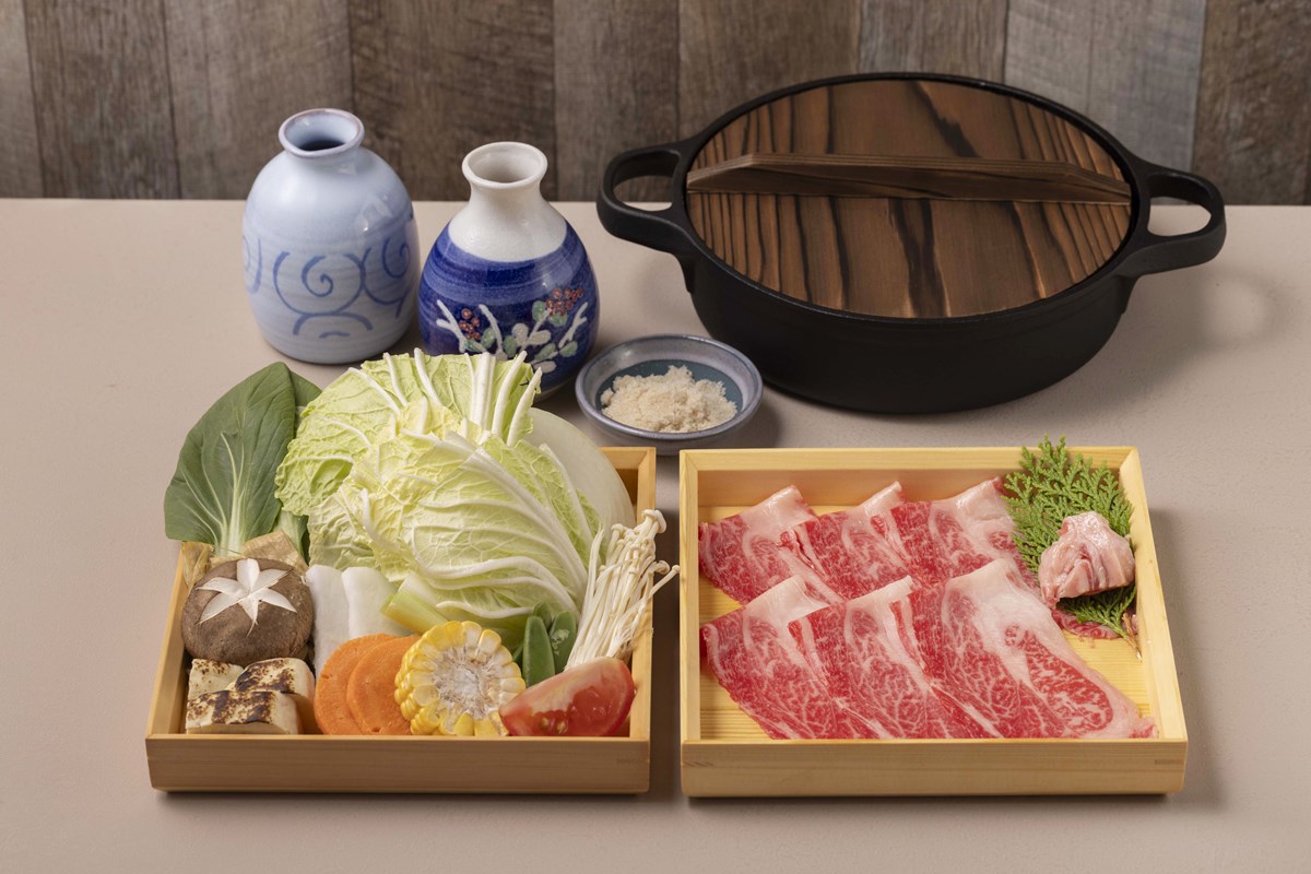 台中最新「日式壽喜燒」開幕！580元爽嗑和牛＋棉花糖鍋，免費送Q嫩松阪豬