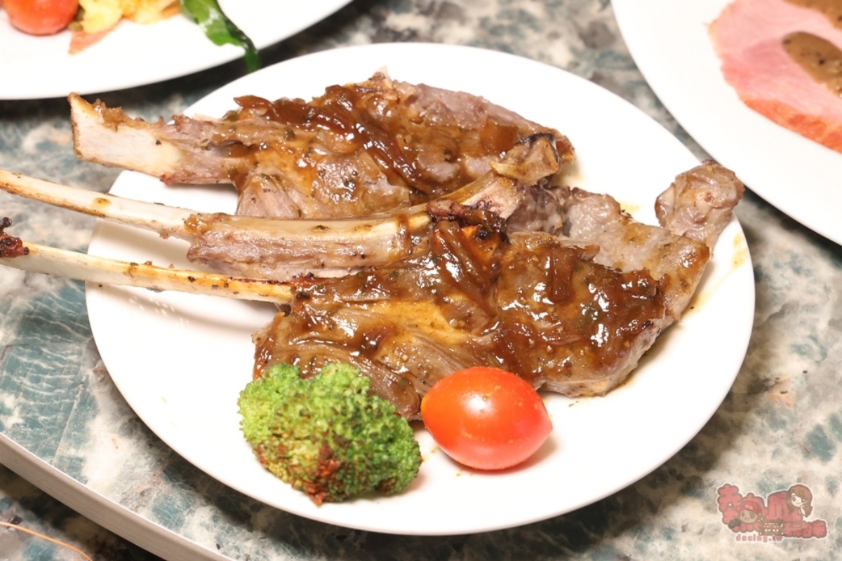 老饕激推「台南最強飯店吃到飽」！超過200道多國料理、螃蟹海鮮無限吃