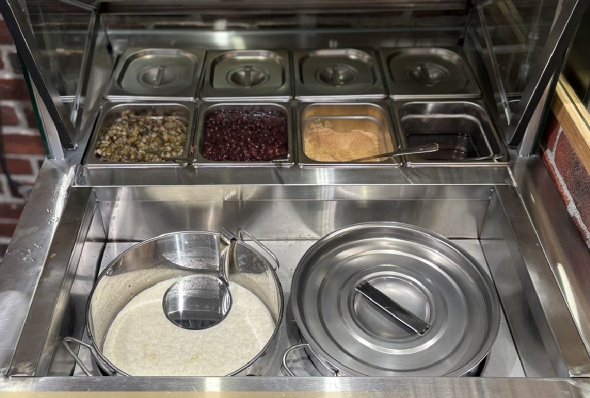 全台最狂「六扇門」升級了!170元自助吧豆花、咖哩飯暢吃,麻婆豆腐無限續 全台最狂「六扇門」升級了!170元自助吧豆花、咖哩飯暢吃,麻婆豆腐無限續