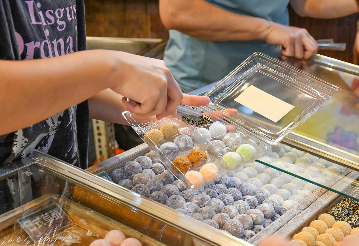 內灣老街美食｜麻糬婆手工麻糬：多口味Q彈小麻糬