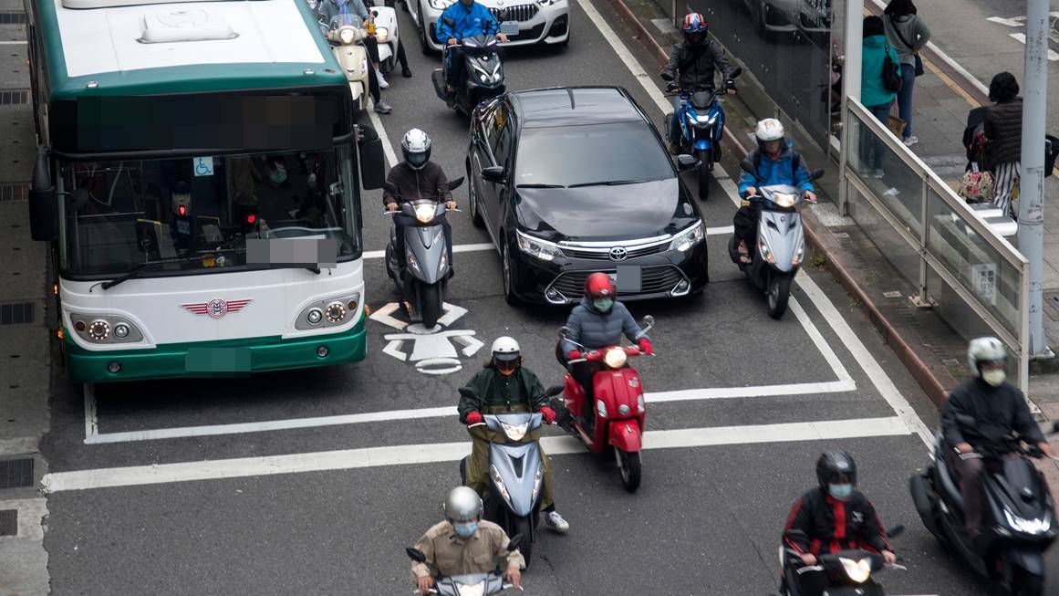 2026交通新制上路！「３大路段」納入管制、嚴格取締，違規者最高罰６萬