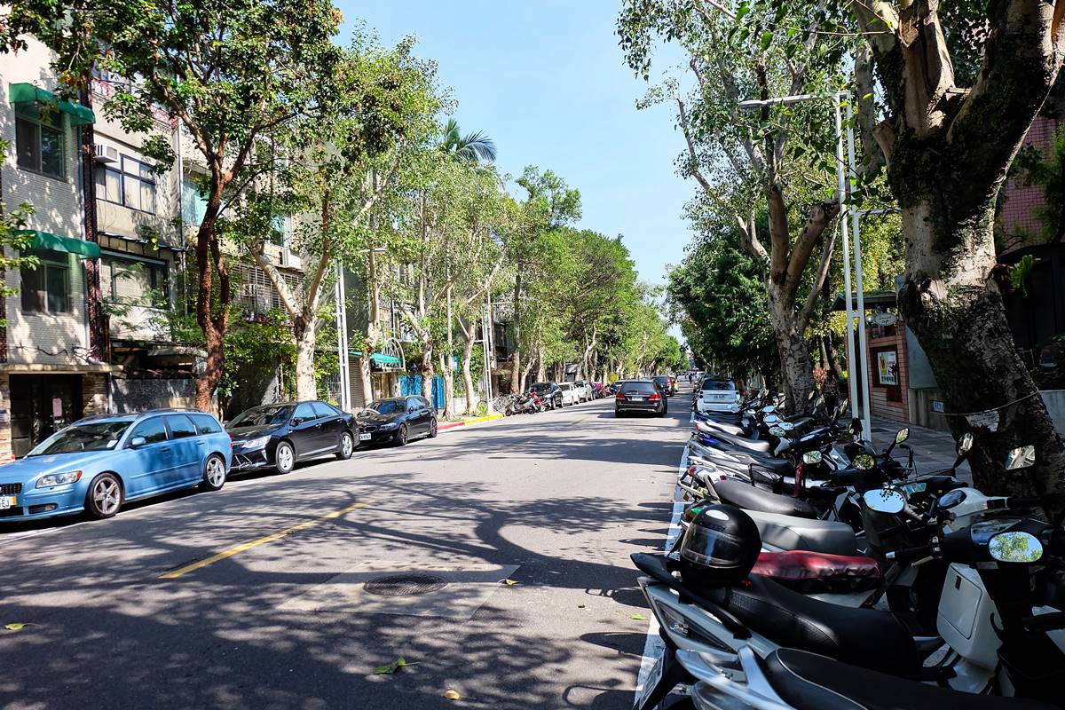 路邊停車格內被罰1200元！警察曝背後原因，網驚：開車20年都不知道