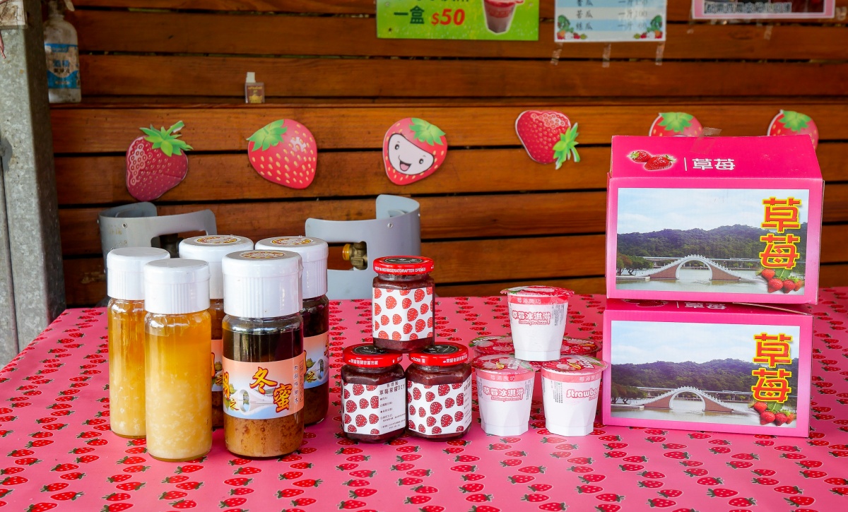免踩泥巴下雨天也能去！６家好玩草莓園：DIY大福、超Q草莓裝、現烤桶仔雞