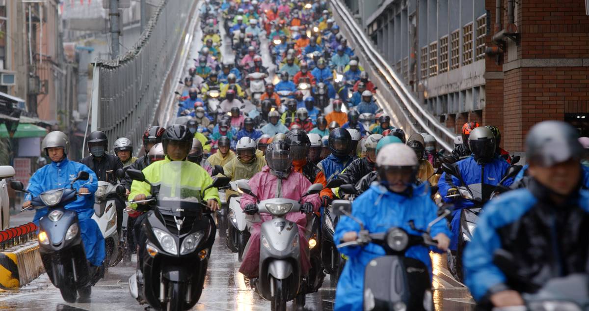 冬天騎車怎麼穿才保暖？內行人教５招不怕冷，網友狂推「這件」防風效果最強