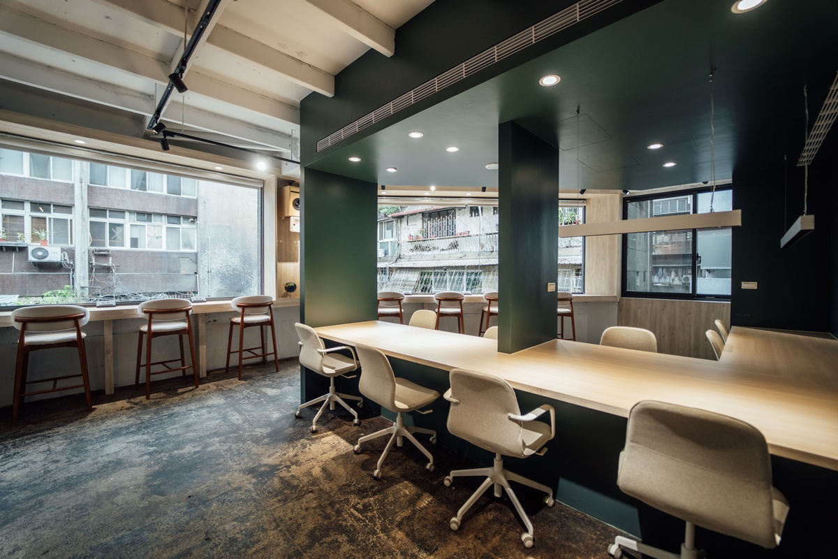 拖延症人救星！西門町百坪老屋咖啡廳「進度監督員」暴紅，５層樓重點帶逛