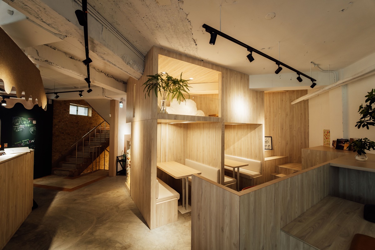 拖延症人救星！西門町百坪老屋咖啡廳「進度監督員」暴紅，５層樓重點帶逛