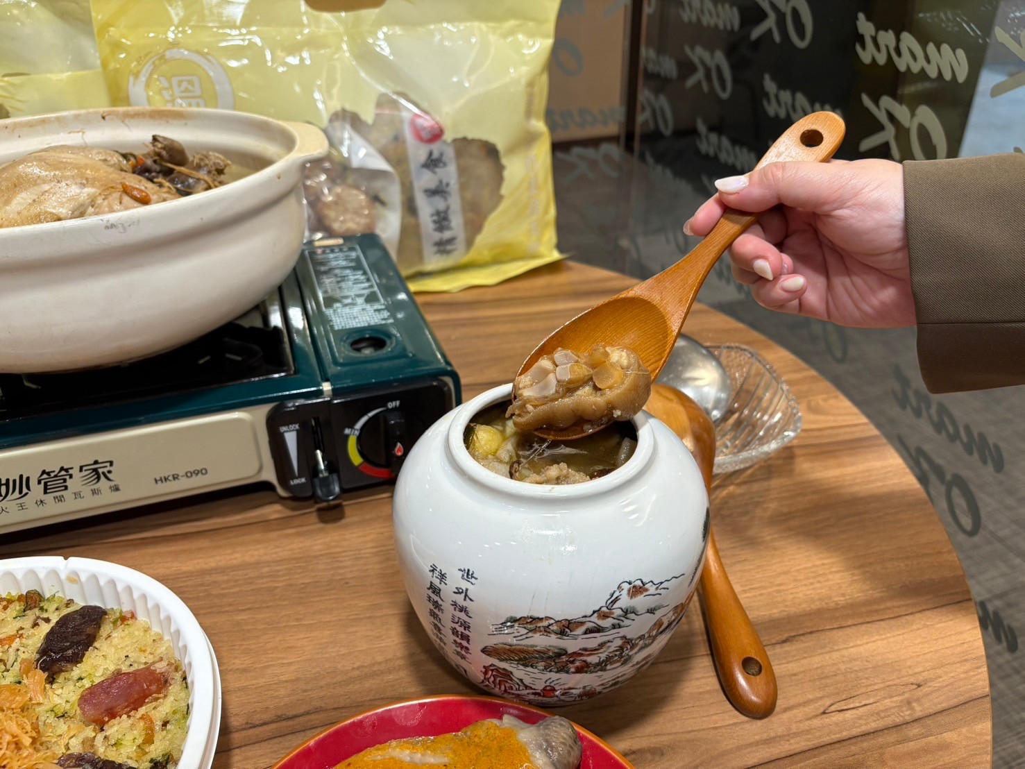 超商開賣「百元佛跳牆」！7-11百款年菜最澎派，寶可夢佛跳牆、南北辦桌、星級飯店