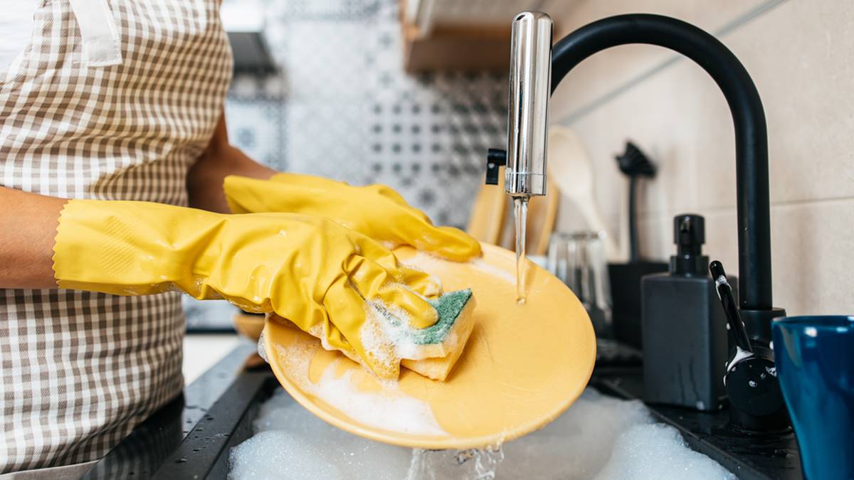 綠色菜瓜布其實不適合洗碗盤！官方曝各顏色用途，一堆人都搞錯