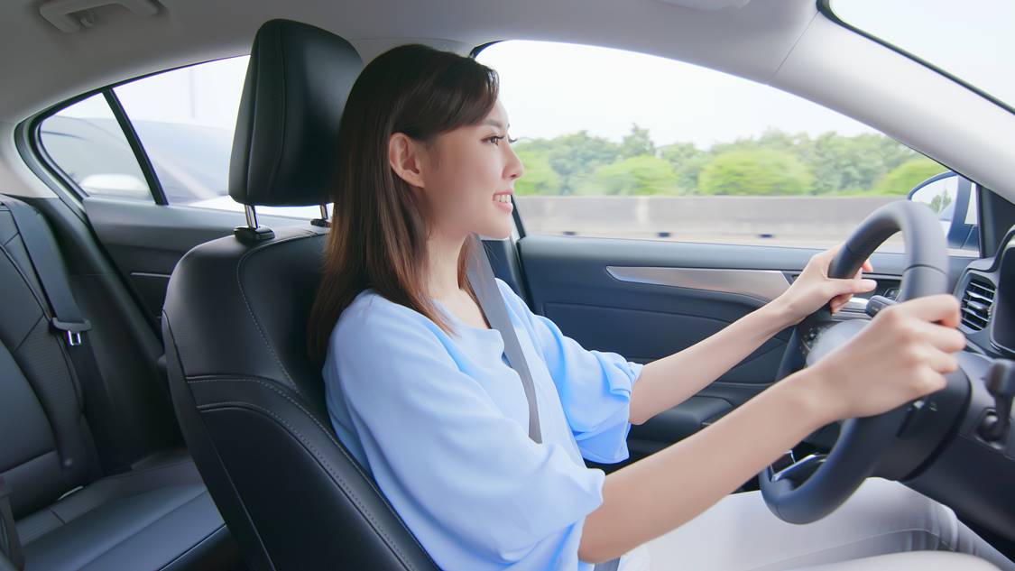 將錢花在出國、演唱會！為何年輕人都不買車了？過來人曝２原因：完全不需要