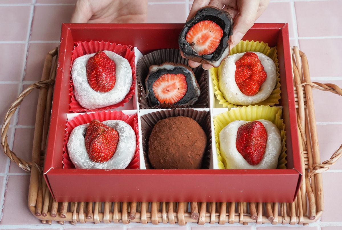 全台14家排隊草莓大福「斷面秀」：一顆25元 vs 精品級甜點，你的命定大福是哪顆？