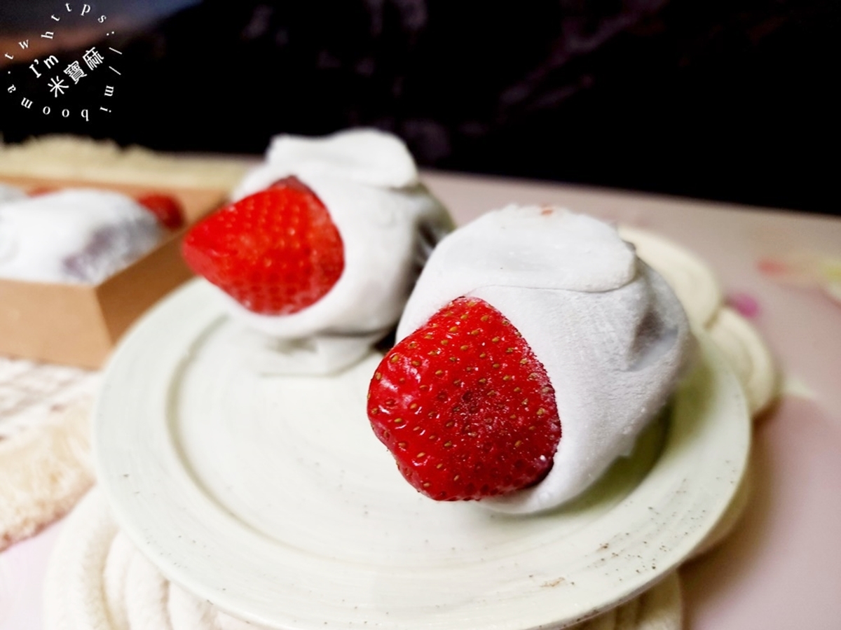 全台14家排隊草莓大福「斷面秀」：一顆25元 vs 精品級甜點，你的命定大福是哪顆？