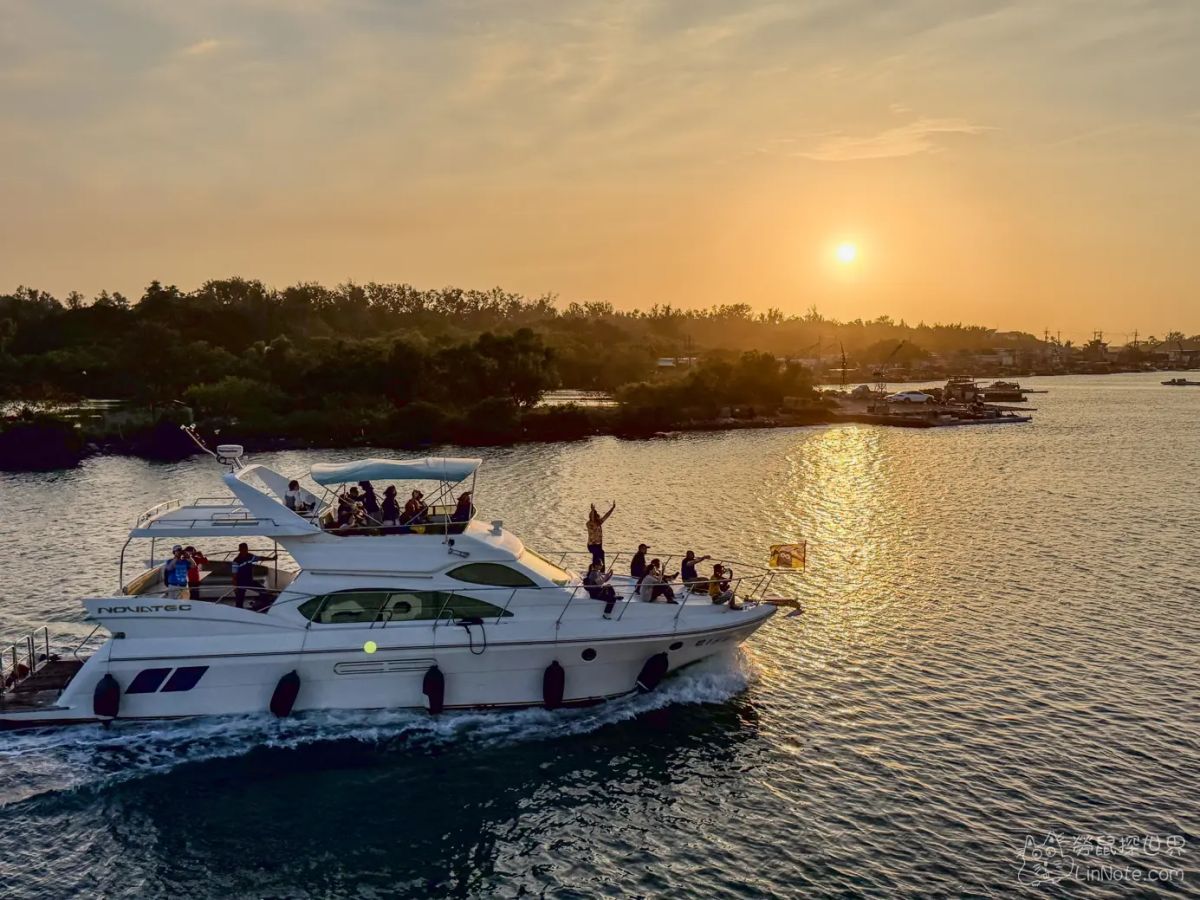 全台首座「海上泰迪熊樂園」！帥氣軍艦變身熊熊博物館，門票100元就能逛