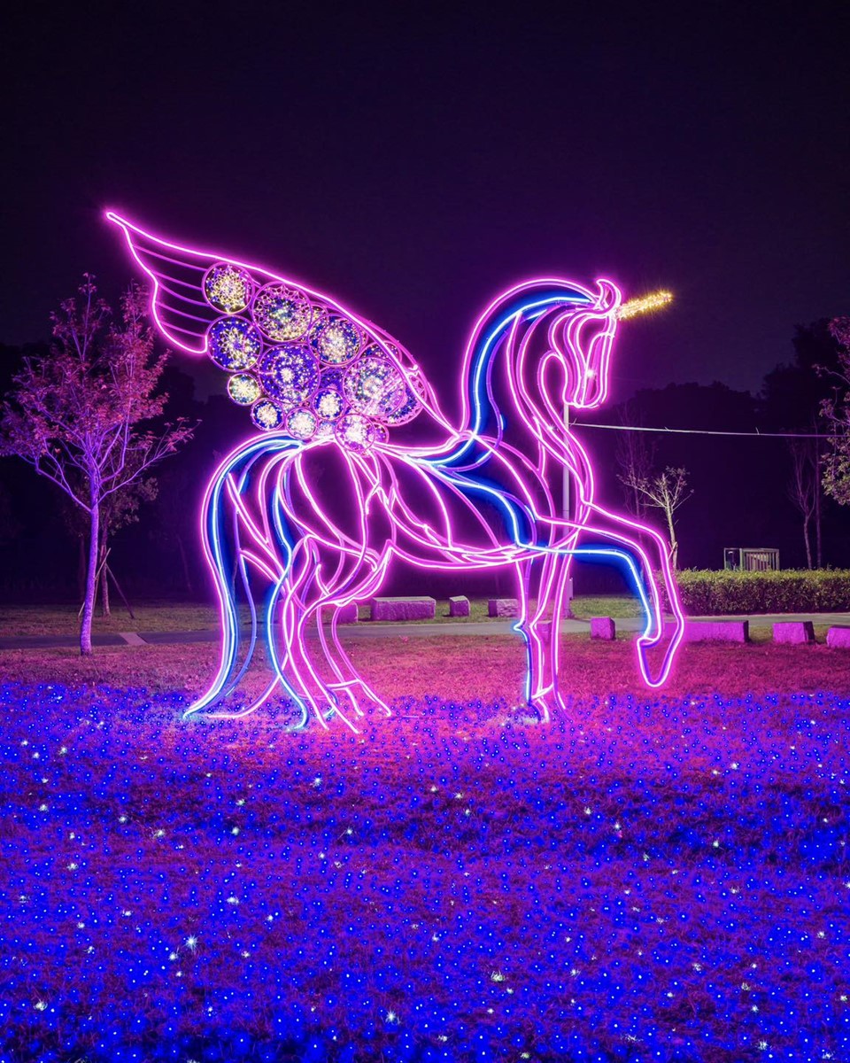 2026全台最美燈會在這邊！４大主題燈區搶先看，美拍水晶獨角獸、客家花布馬