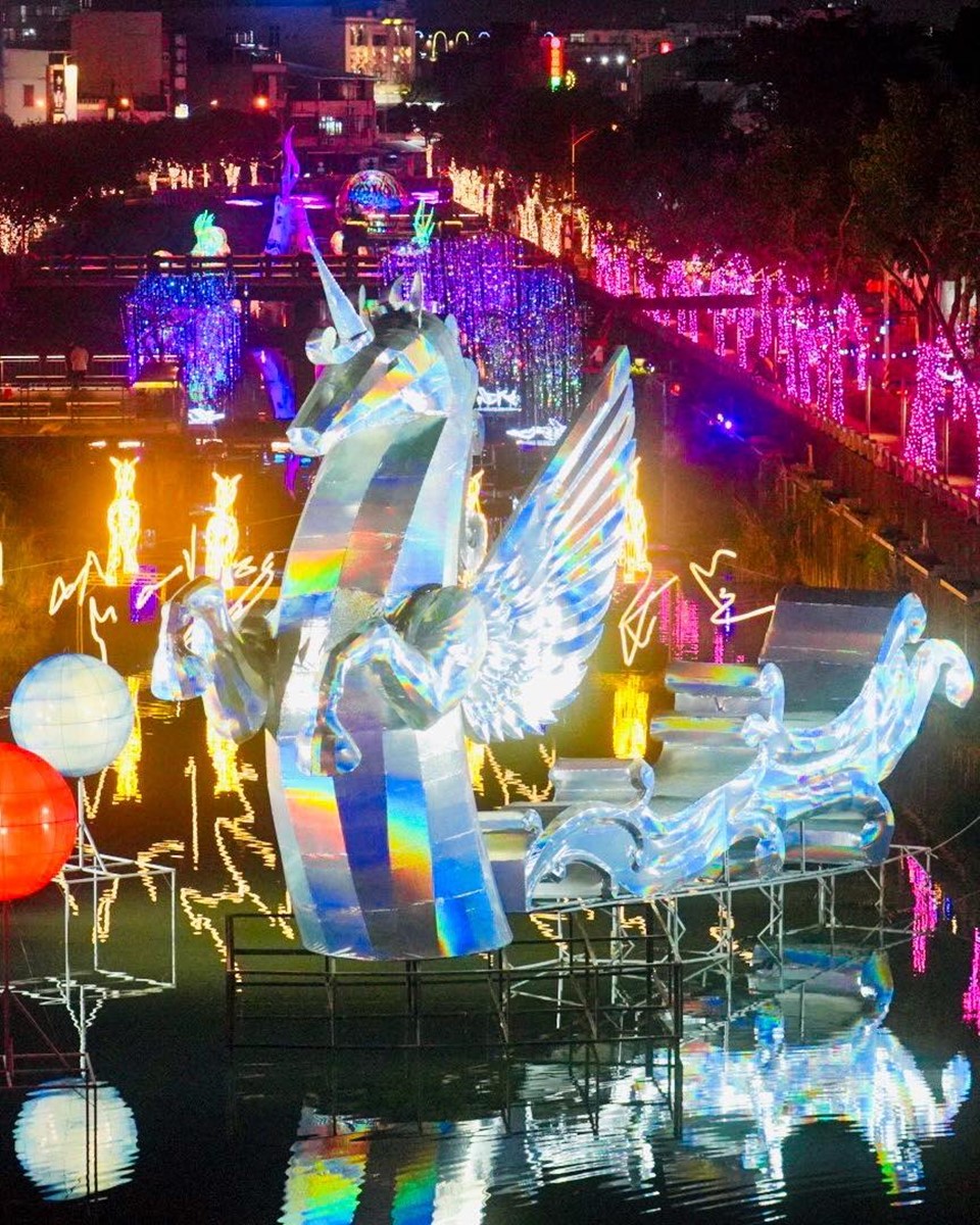 2026全台最美燈會在這邊！４大主題燈區搶先看，美拍水晶獨角獸、客家花布馬