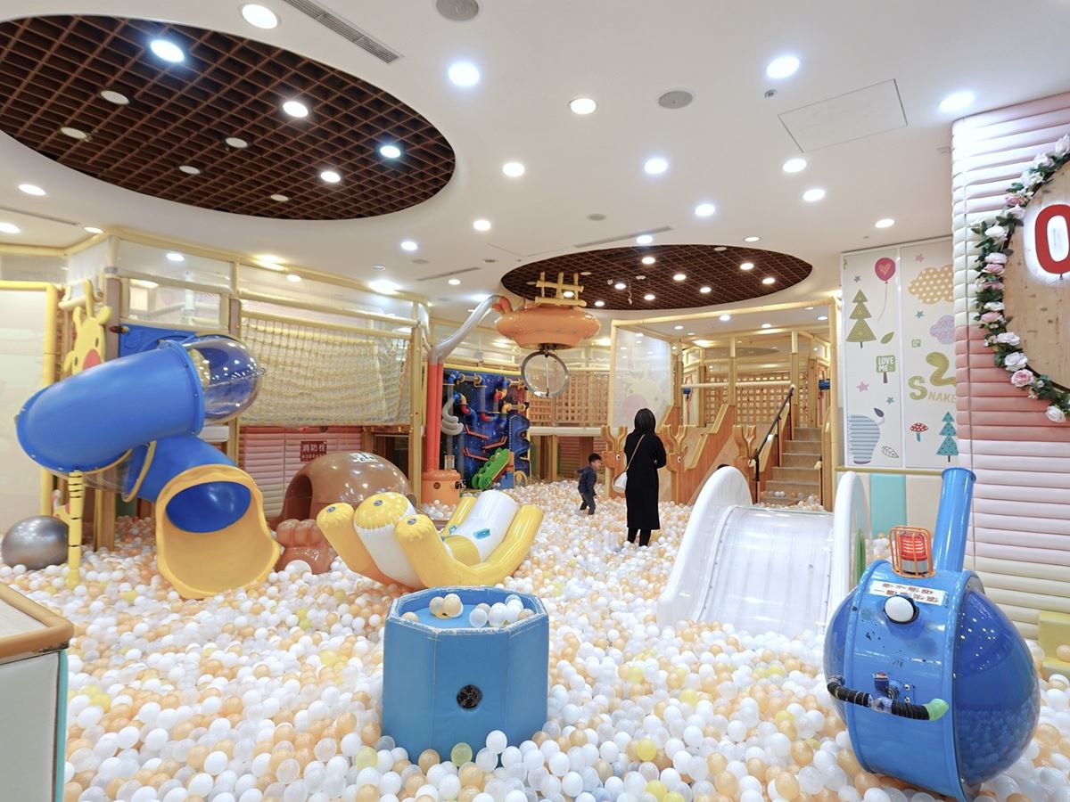 不限時暢玩一整天！新北「450坪親子室內樂園」藏在這，玩累還能順道逛百貨