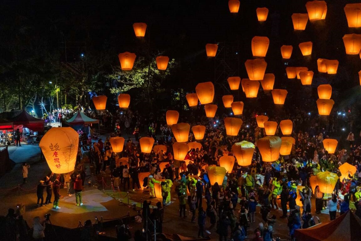 「南蜂炮，北天燈」新北平溪天燈節
