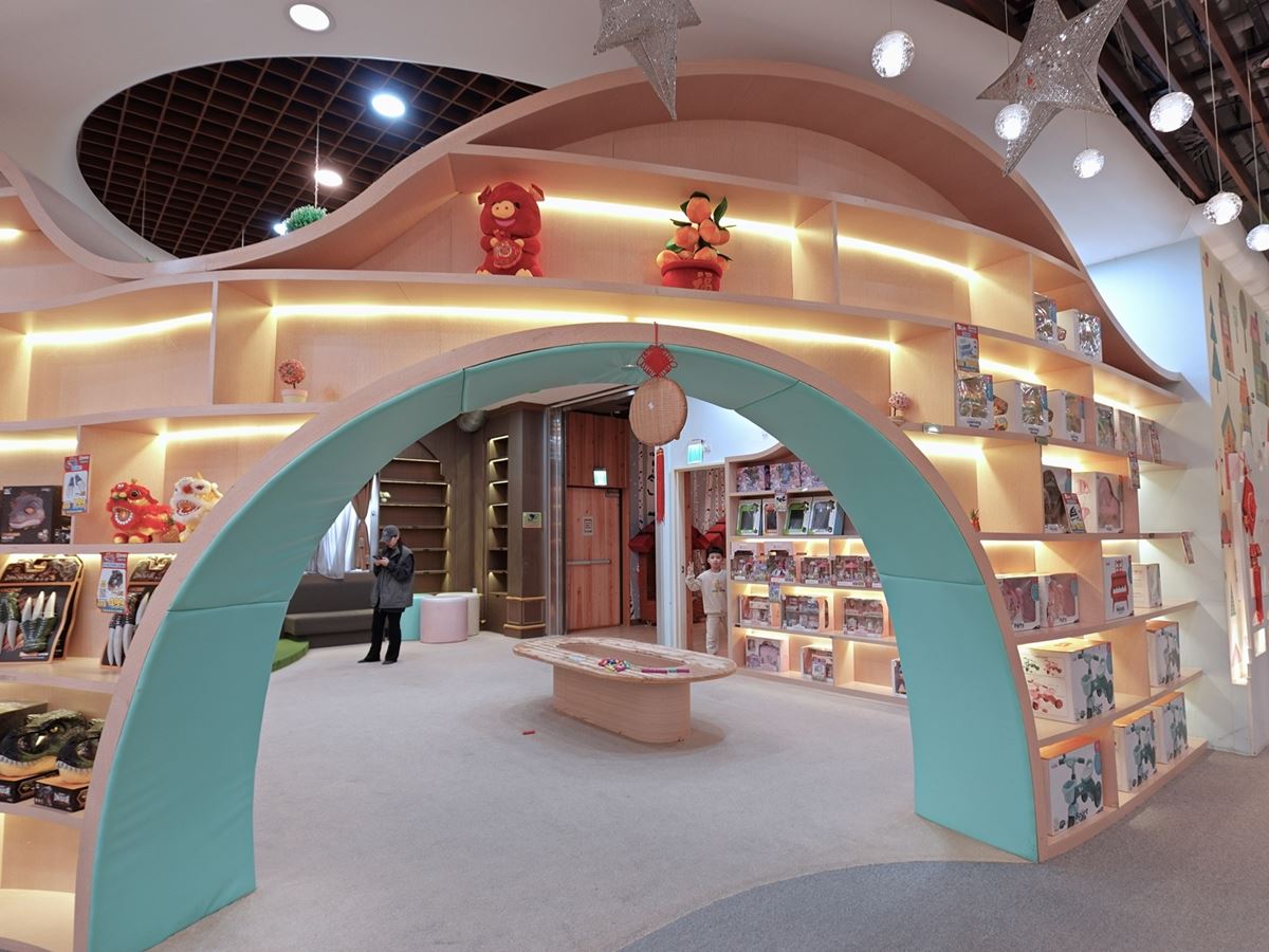不限時暢玩一整天！新北「450坪親子室內樂園」藏在這，玩累還能順道逛百貨