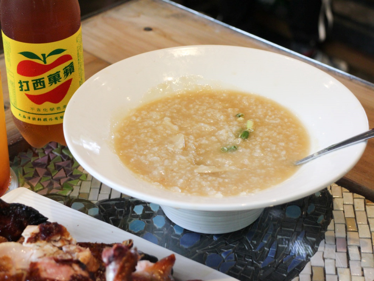 巨型茶壺雞太吸睛！白河關子嶺８間甕仔雞：地瓜、雞油飯吃到飽，還可泡泥漿湯屋