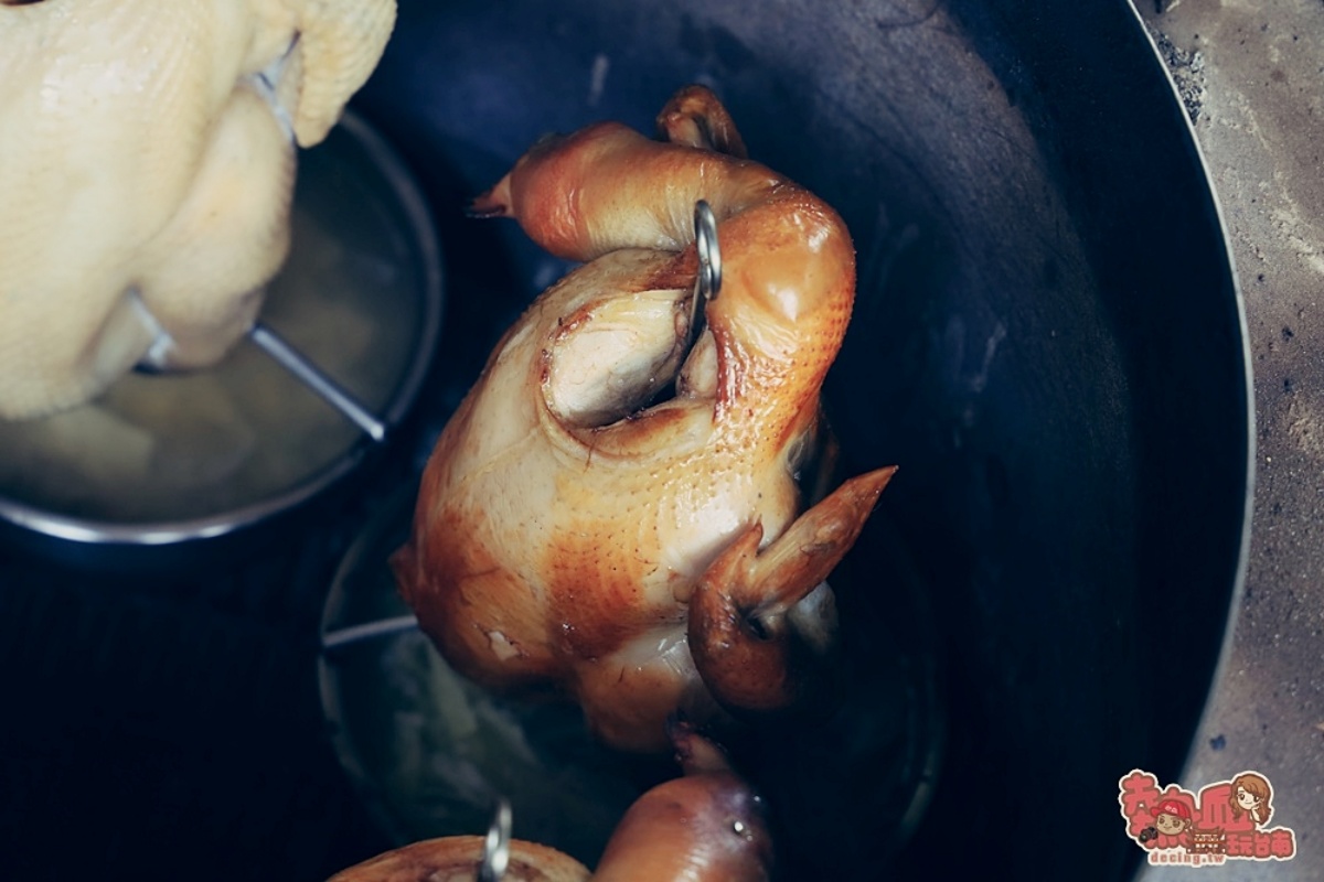 巨型茶壺雞太吸睛！白河關子嶺８間甕仔雞：地瓜、雞油飯吃到飽，還可泡泥漿湯屋