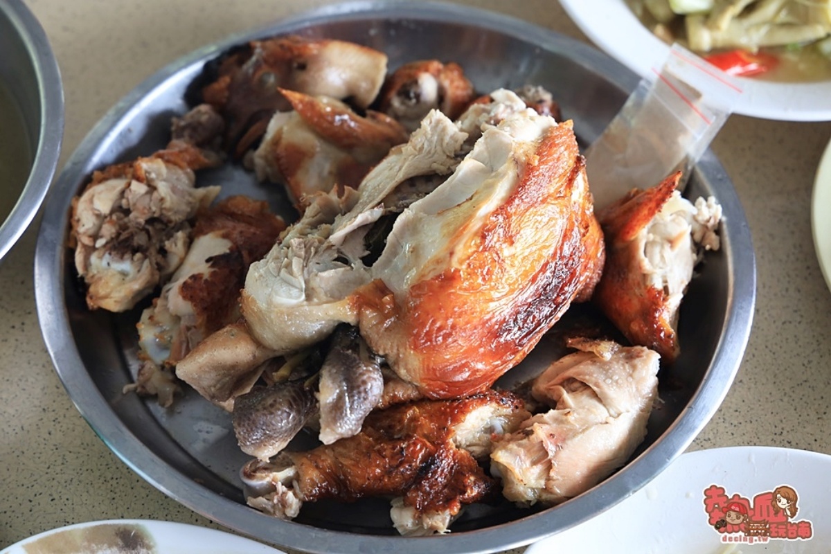 巨型茶壺雞太吸睛！白河關子嶺８間甕仔雞：地瓜、雞油飯吃到飽，還可泡泥漿湯屋