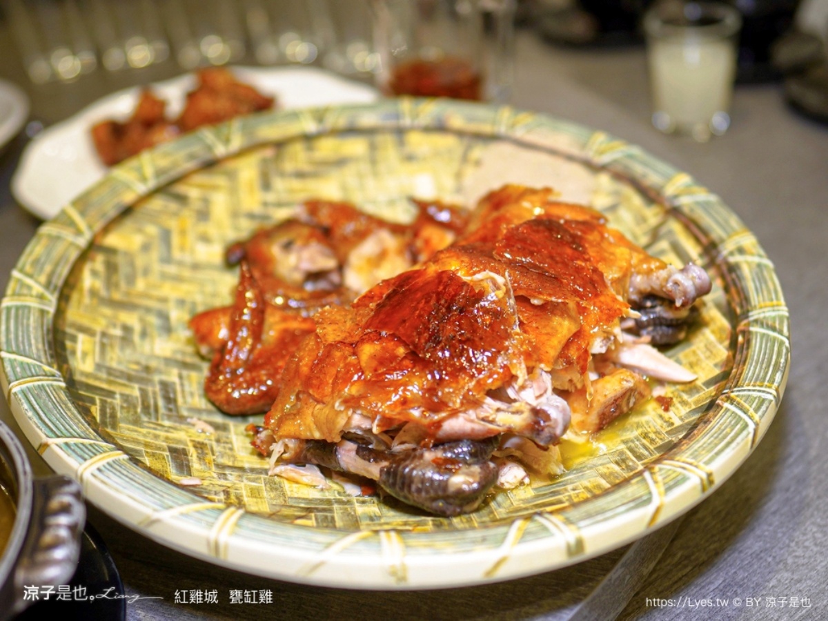 巨型茶壺雞太吸睛！白河關子嶺８間甕仔雞：地瓜、雞油飯吃到飽，還可泡泥漿湯屋