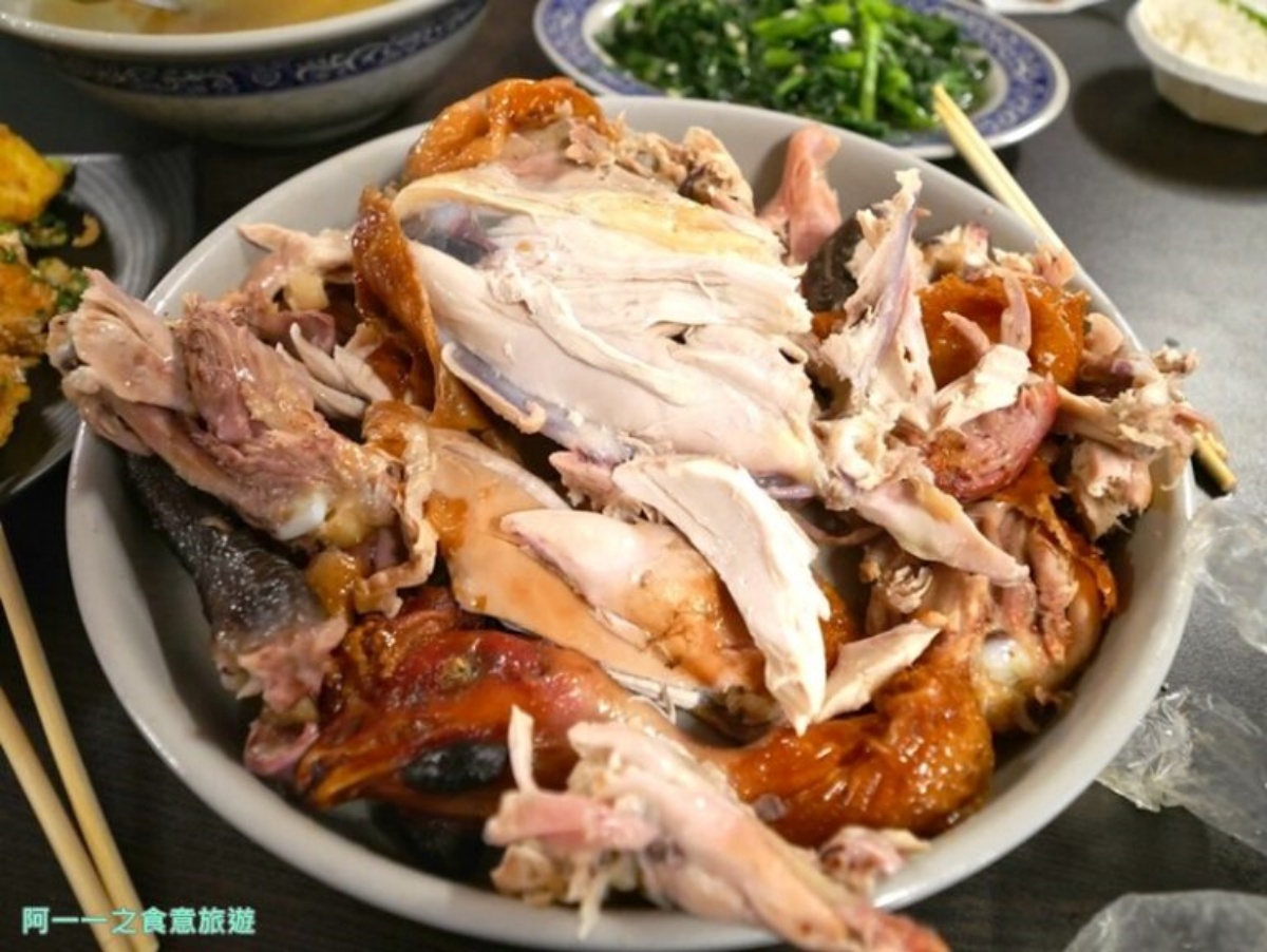 巨型茶壺雞太吸睛！白河關子嶺８間甕仔雞：地瓜、雞油飯吃到飽，還可泡泥漿湯屋