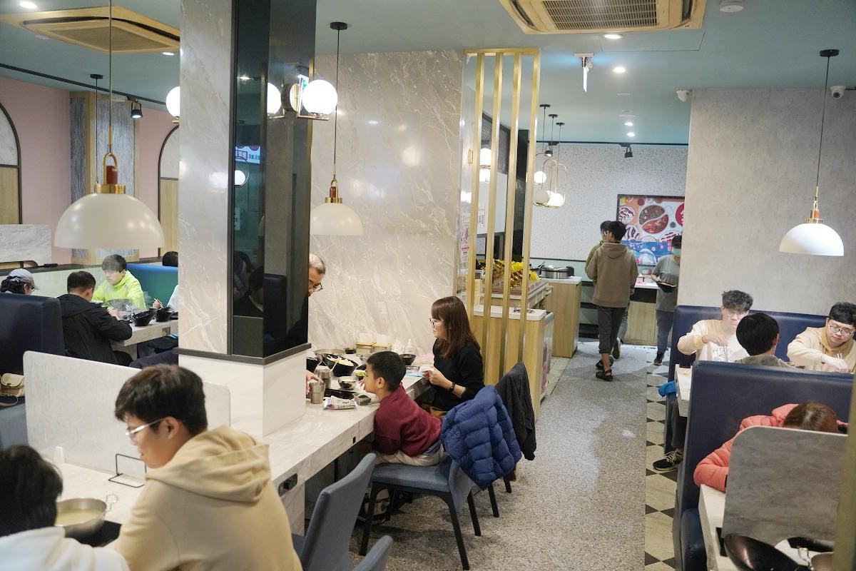 139元吃到飽!超狂「平價小火鍋」滷肉飯、甜點、冰淇淋暢吃,必嗑牛奶鍋 139元吃到飽!超狂「平價小火鍋」滷肉飯、甜點、冰淇淋暢吃,必嗑牛奶鍋