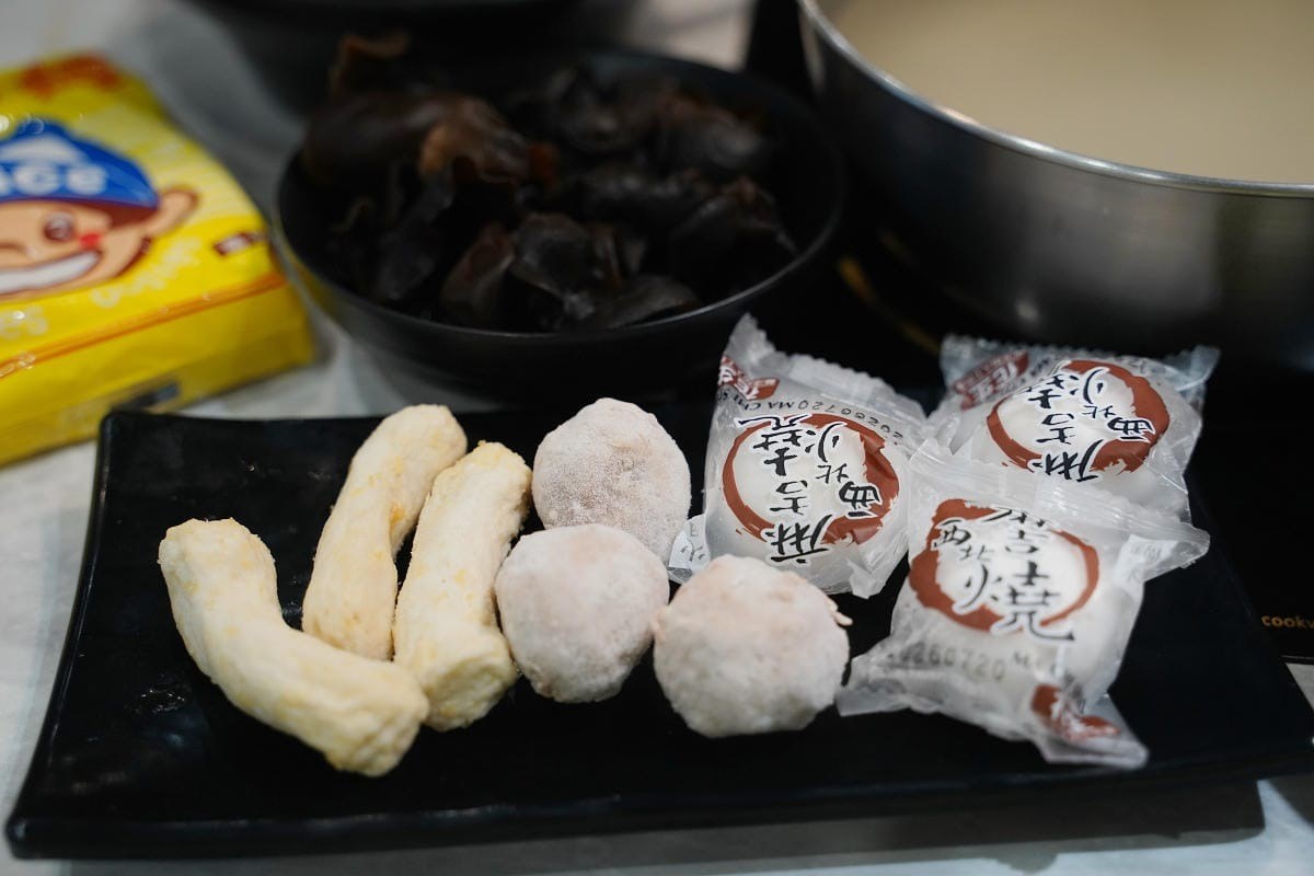 139元吃到飽!超狂「平價小火鍋」滷肉飯、甜點、冰淇淋暢吃,必嗑牛奶鍋 139元吃到飽!超狂「平價小火鍋」滷肉飯、甜點、冰淇淋暢吃,必嗑牛奶鍋