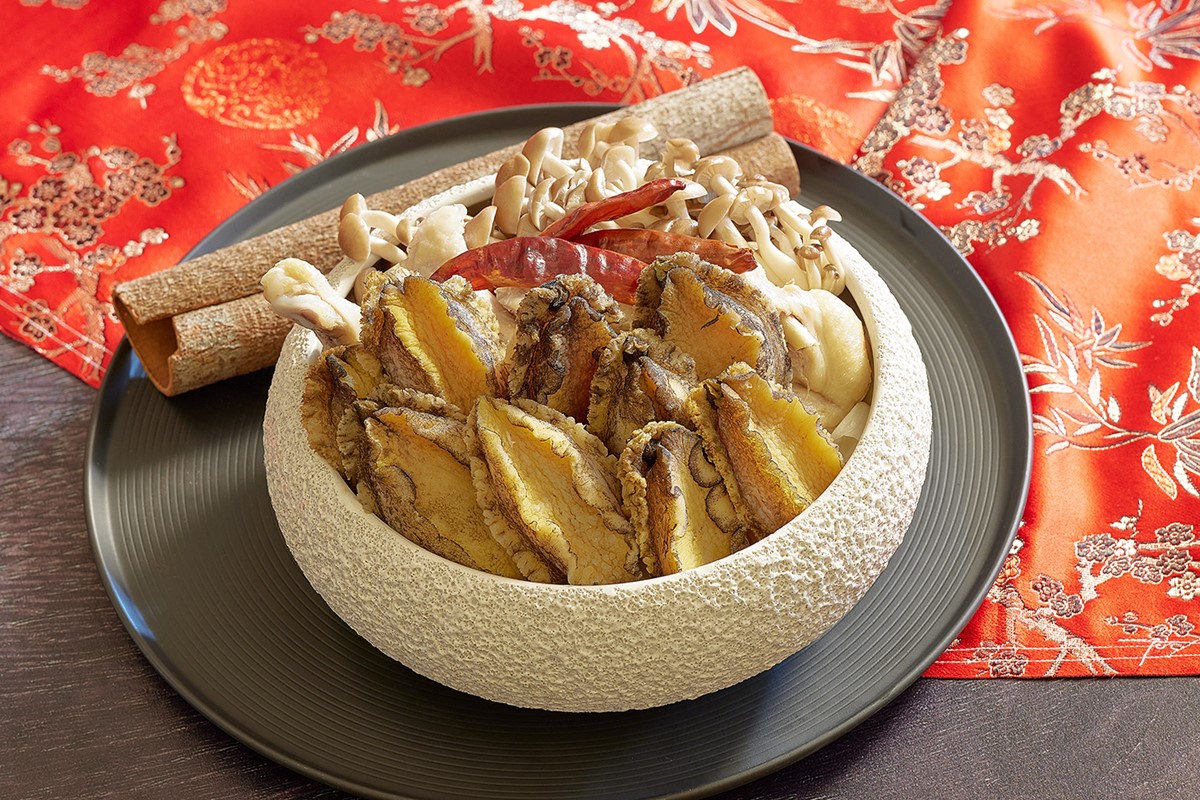 60歲以上享７折！台北爽嗑「中華料理吃到飽」，鮑魚麻油雞、醬炒牛排無限吃