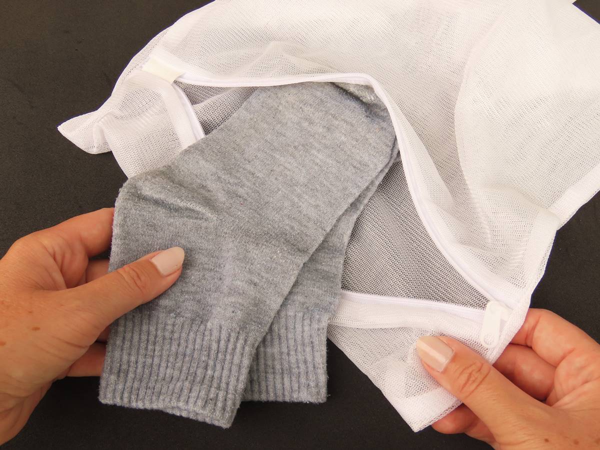 襪子需要翻面洗嗎？專家揭「正確洗滌方式」乾淨不發臭，一堆人都做錯