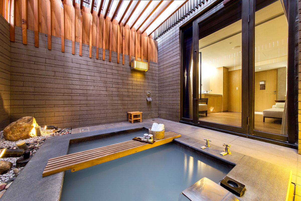 北部飯店泡湯只要299元！享受全台稀有「海底溫泉」，加碼再送溫泉粉