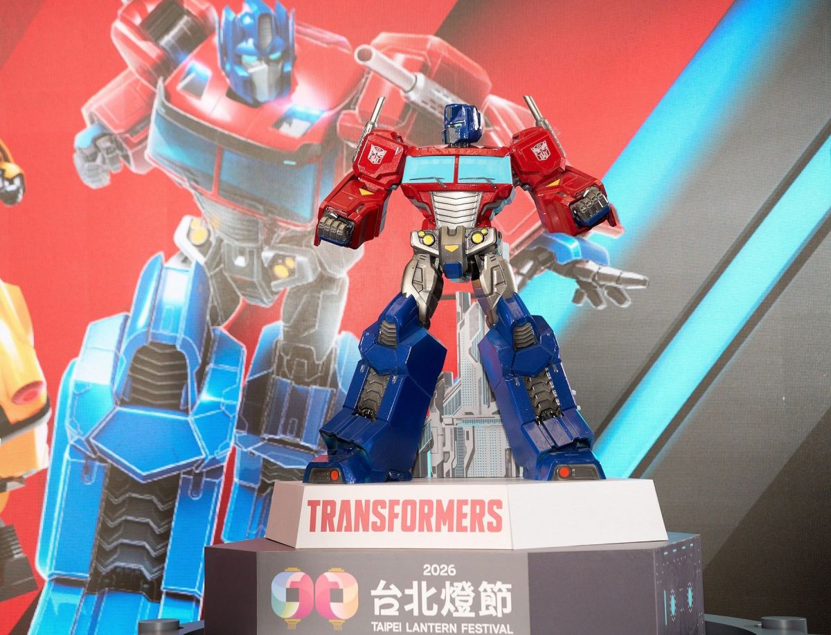 「超人力霸王」降落愛河灣！高雄燈會主題公開，台北「變形金剛提燈」免費拿